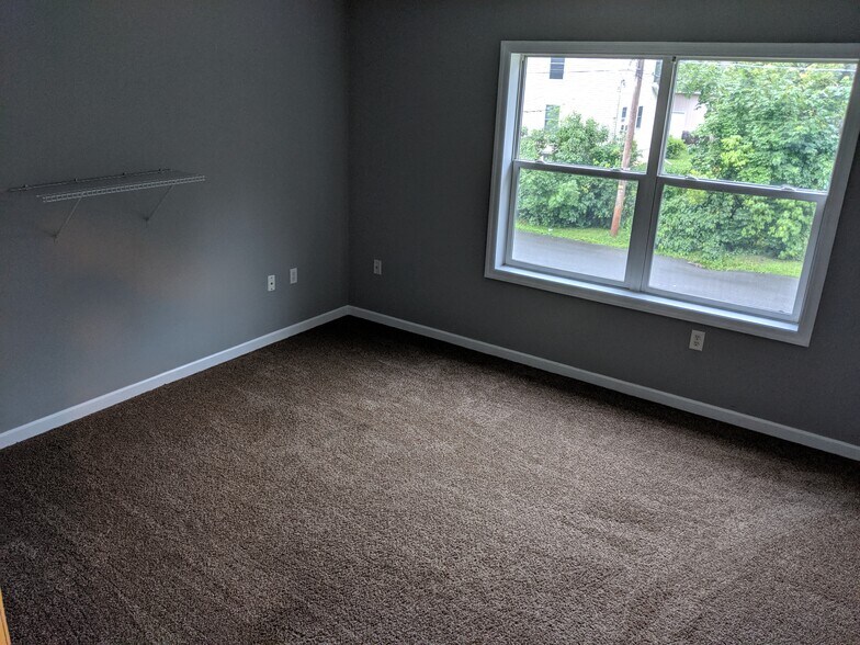 Building Photo - 357 Braeside Ave