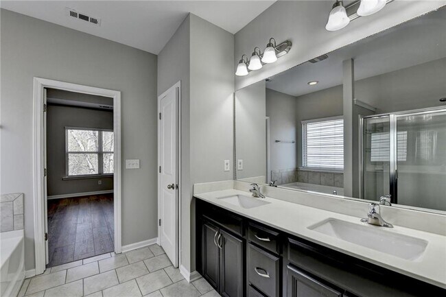 Building Photo - 68 Hardy Water Dr SE