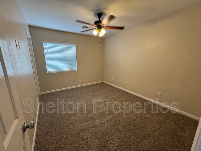 Building Photo - 10153 N 115th Dr