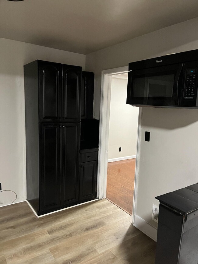 Building Photo - Ready for Move-In: Spacious 3-Bed Home