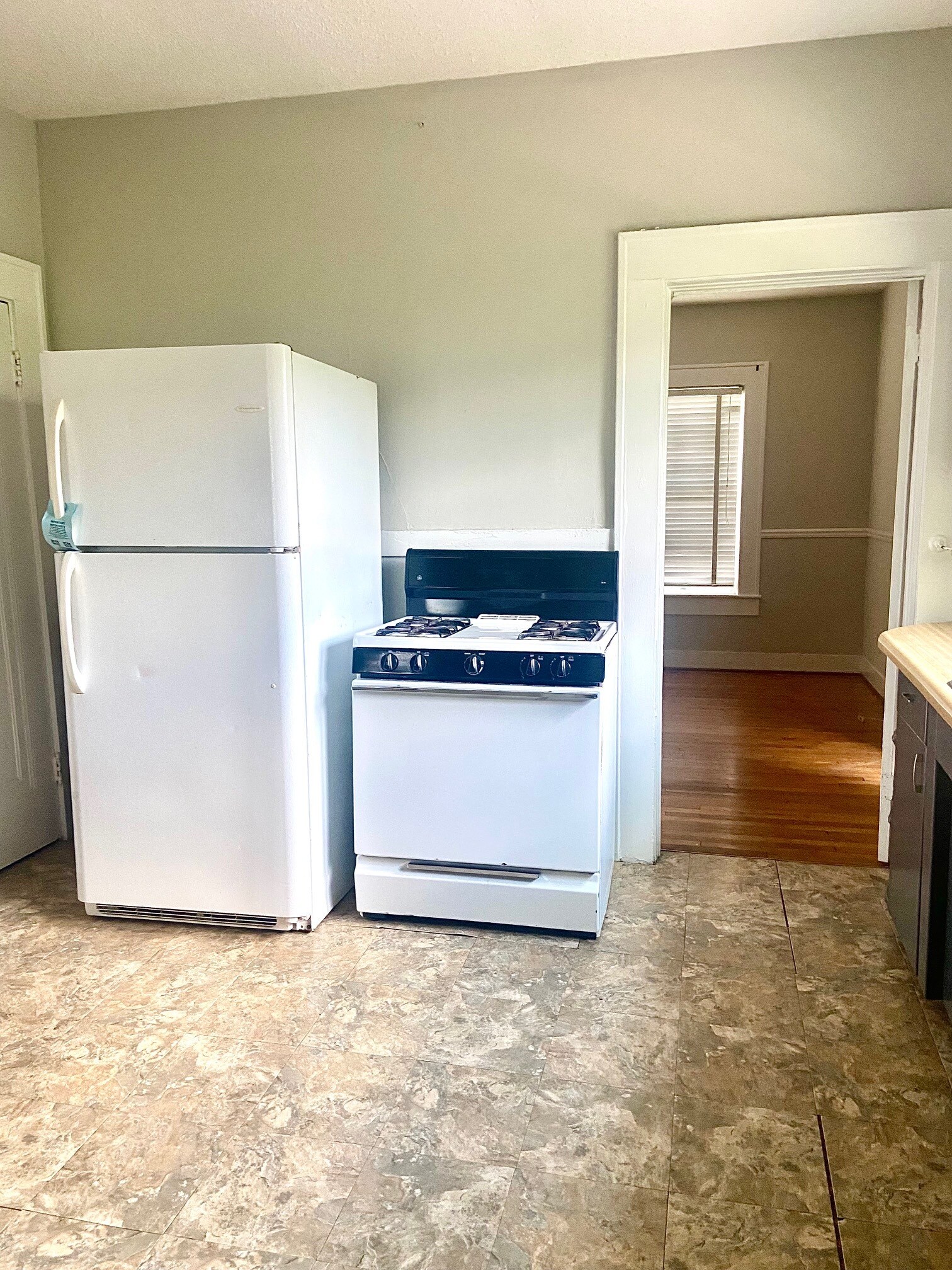 Building Photo - 420 10th Ave S