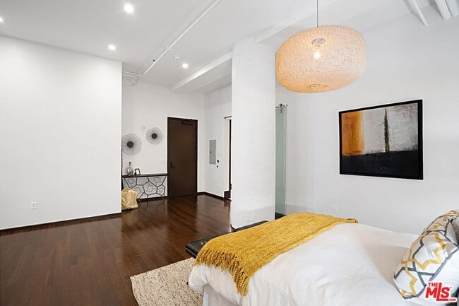 Building Photo - 1645 Vine St