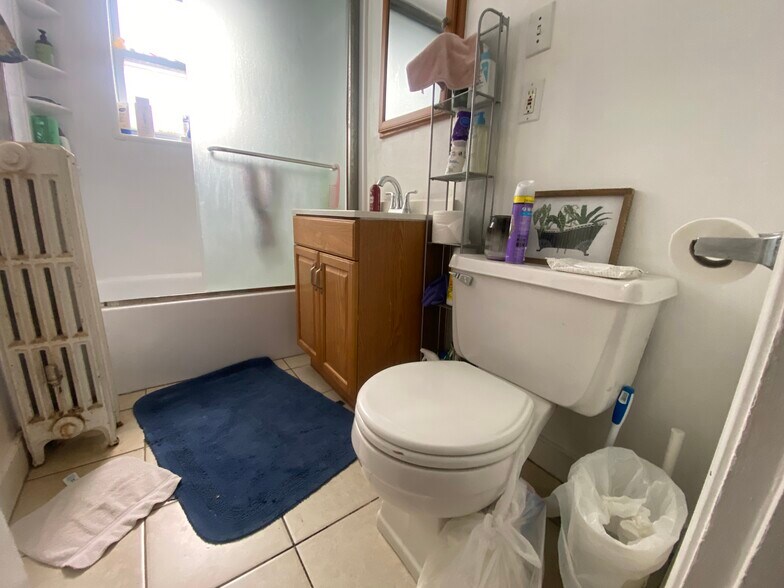 Building Photo - 14 Stockwell St