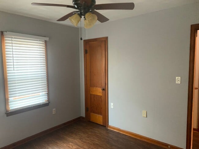 Building Photo - Charming 2-Bed with Bonus Space & Private ...