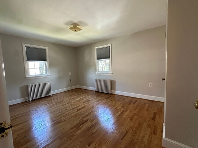 Building Photo - 1315 Handley Ave