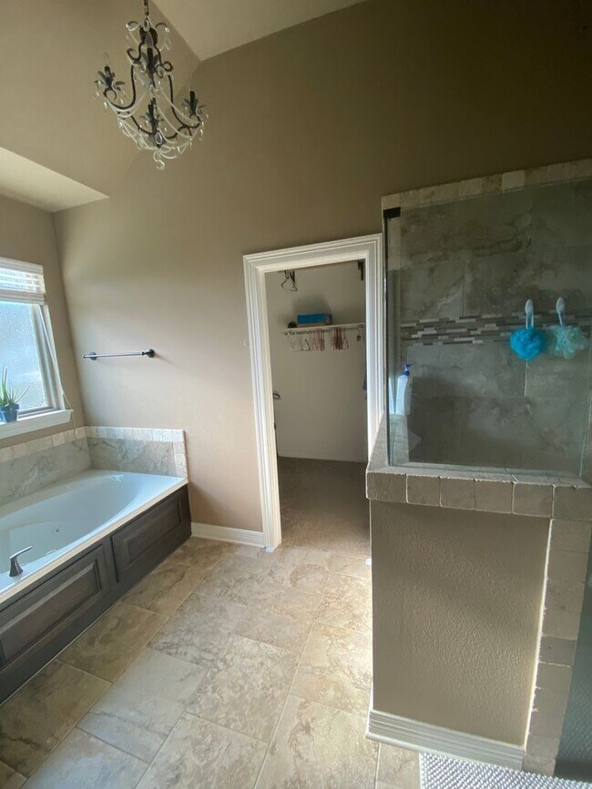 Building Photo - Haughton Home!
