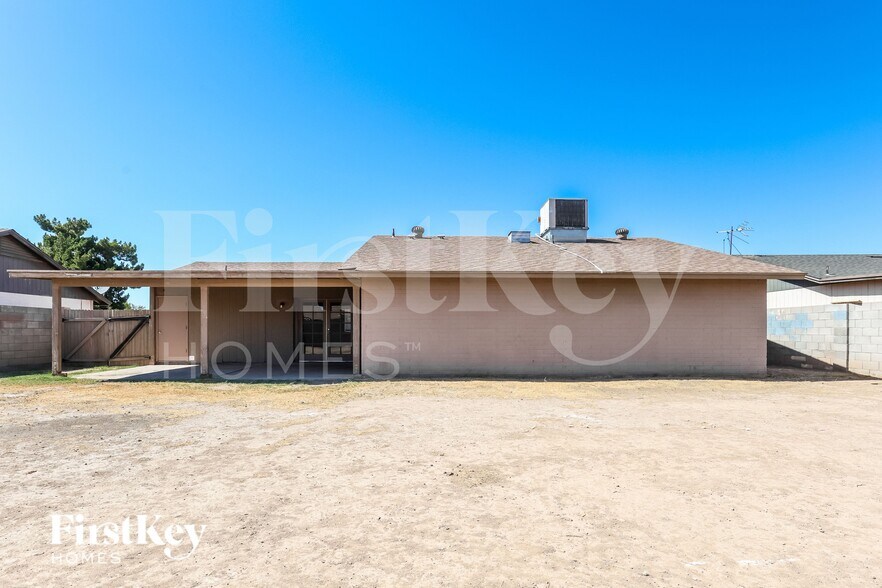 Building Photo - 7629 W Flower St
