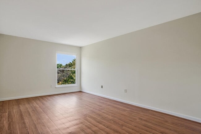 Building Photo - Coming Soon! 2 bedroom condo in Annapolis!