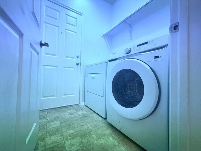 Building Photo - 3217 Judge Holland Ln