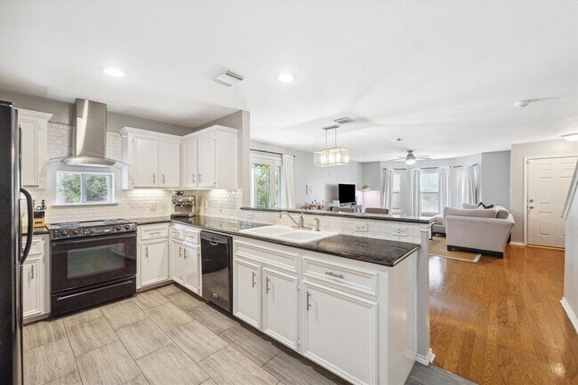 Building Photo - 1703 Redwing Pines Dr
