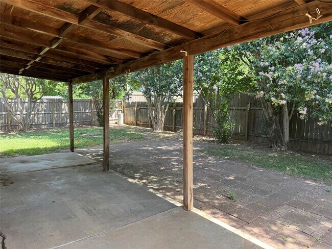 Building Photo - 2800 Goldbridge Dr