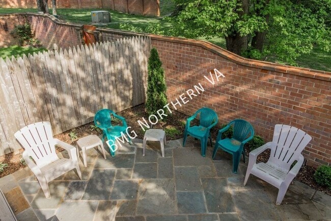 Building Photo - 3019 Seven Oaks Pl