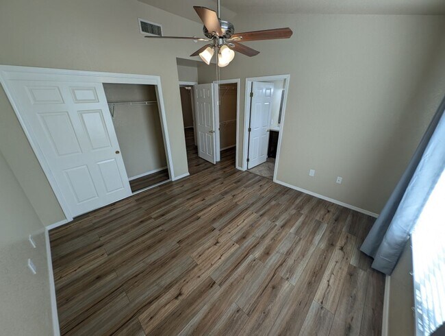 Building Photo - 9729 Buckhorn Dr