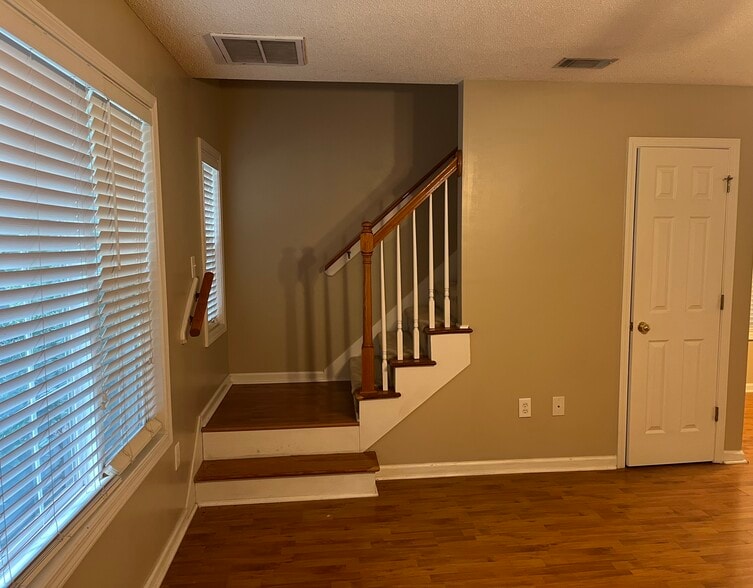 Building Photo - 1305 Cedar Shoals Dr