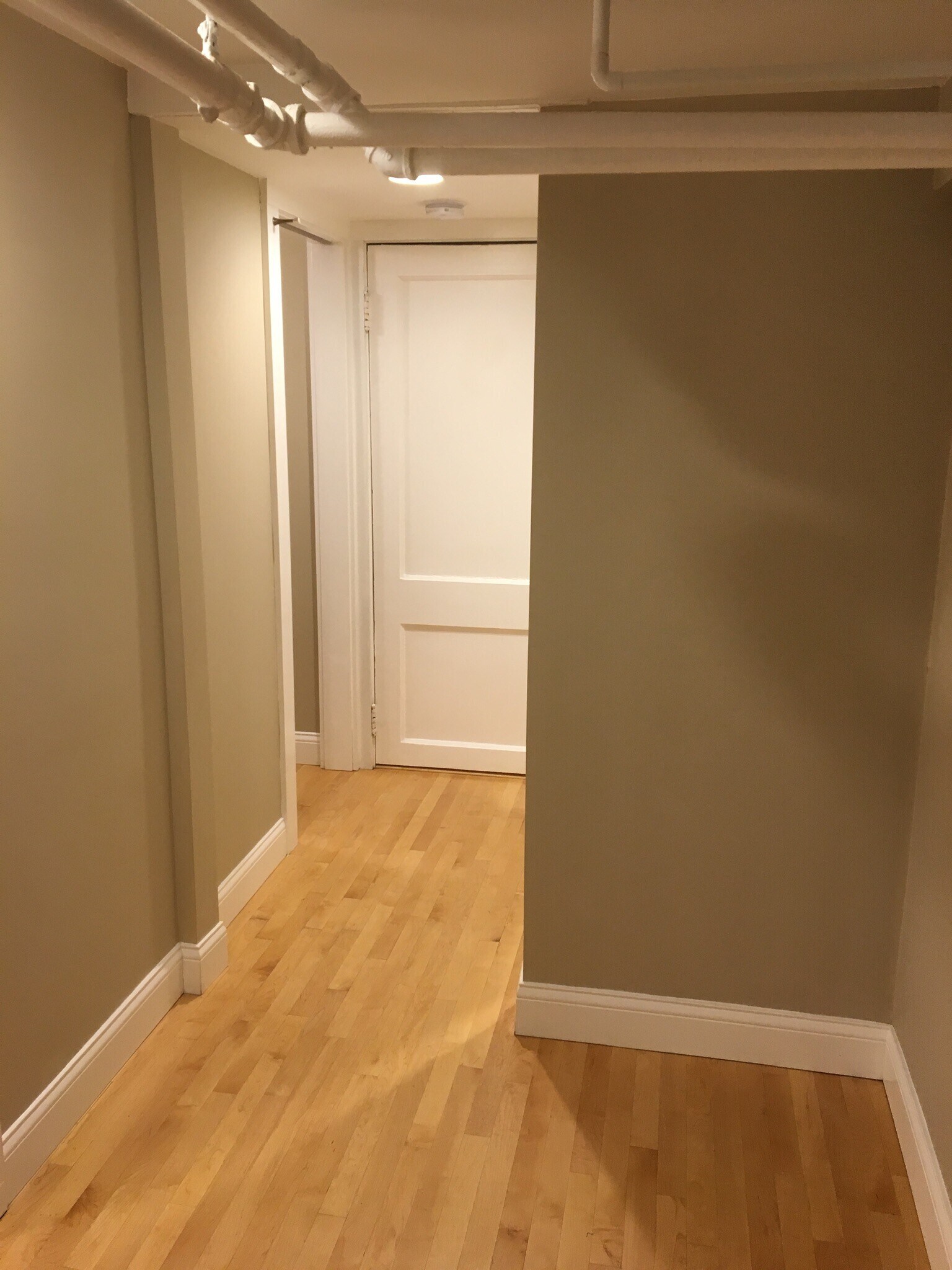 Hallway from Bedroom - 1419 W Balmoral Ave