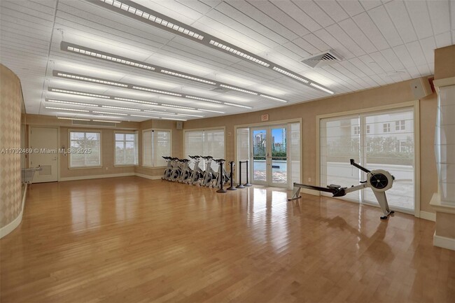 Building Photo - 20000 E Country Club Dr
