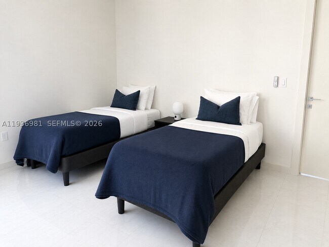 Building Photo - 300 Biscayne Blvd
