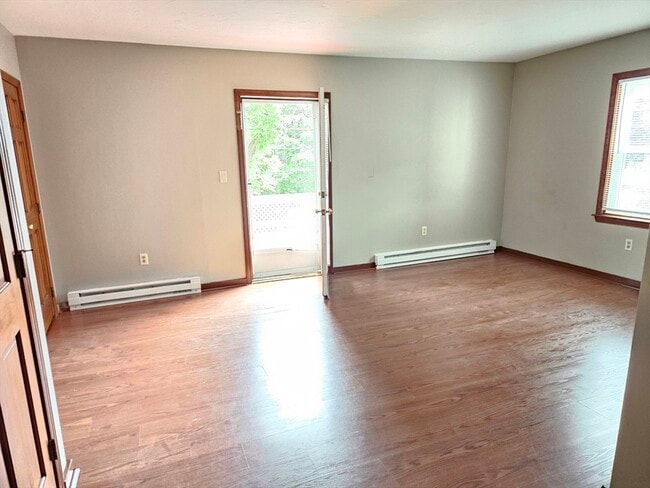 Building Photo - 453 Pond St