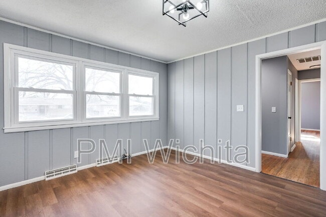 Building Photo - 1433 N Kokomo Ave