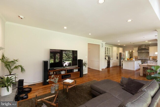 Building Photo - 8809 Saunders Ln
