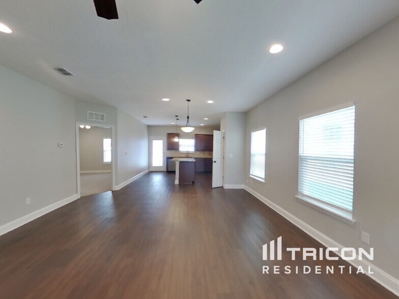 Building Photo - 523 Meldrum Ln