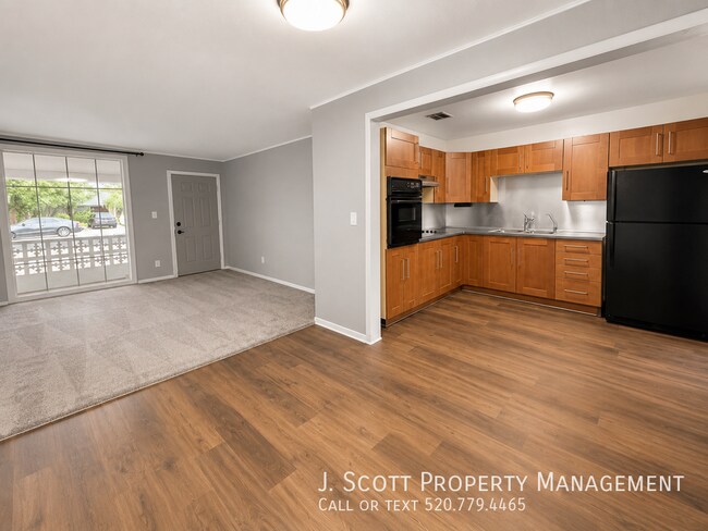 Building Photo - 2801 W Glenrosa Ave