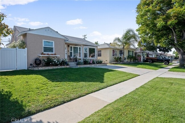 Building Photo - 4637 Hackett Ave