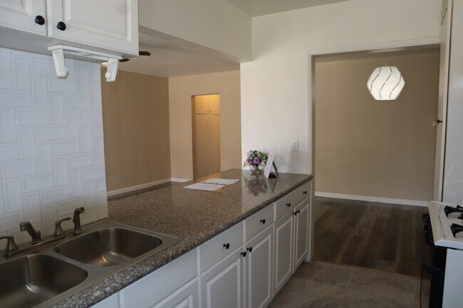 Building Photo - 7013 Coldwater Canyon Ave