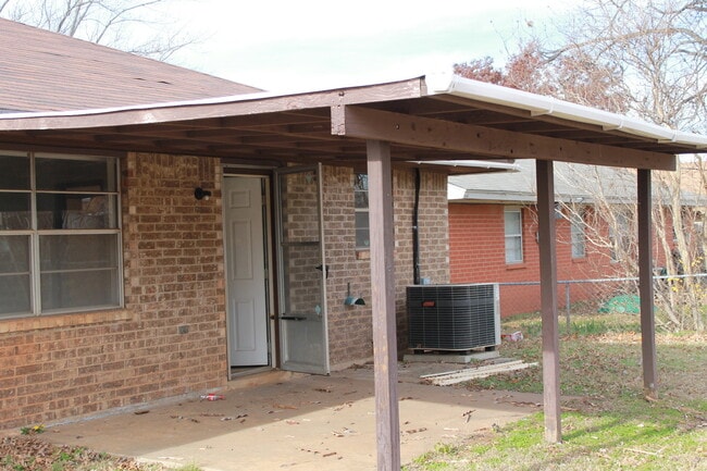 Building Photo - Move in Special!!  $500 off 2nd Month's rent!