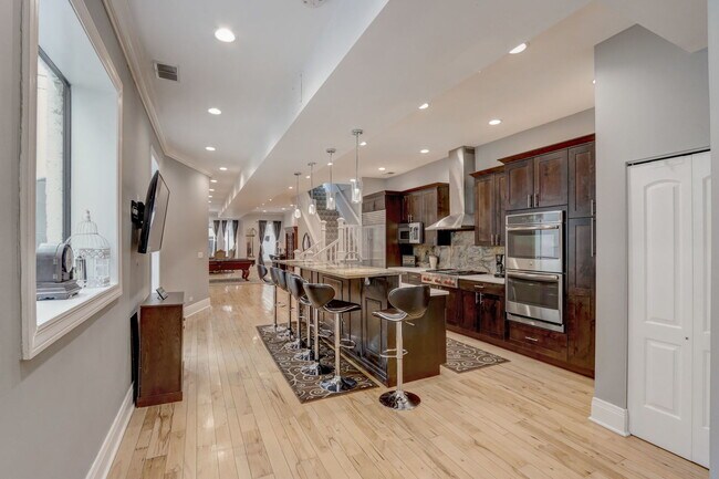 Building Photo - 22 W Ontario St