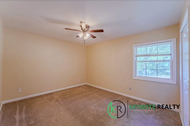 Building Photo - 125 Teakwood Ln