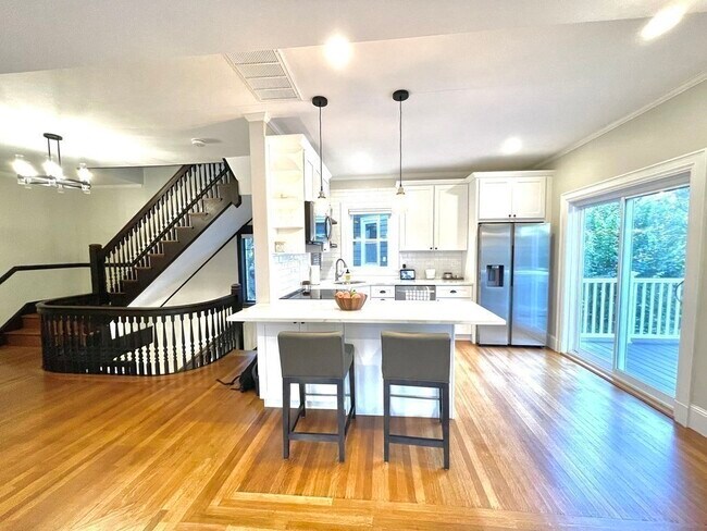 Building Photo - 102 Thurston St