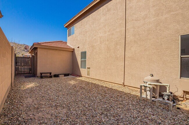 Building Photo - Spacious & Elegant Home with Resort-Style Backyard in Gated Community