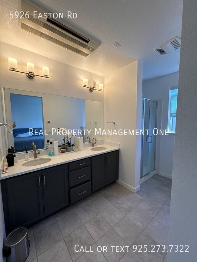 Building Photo - 5926 Easton Rd