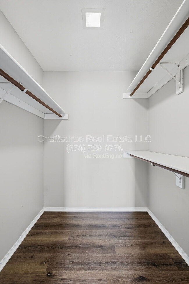 Building Photo - 907 Augusta Dr