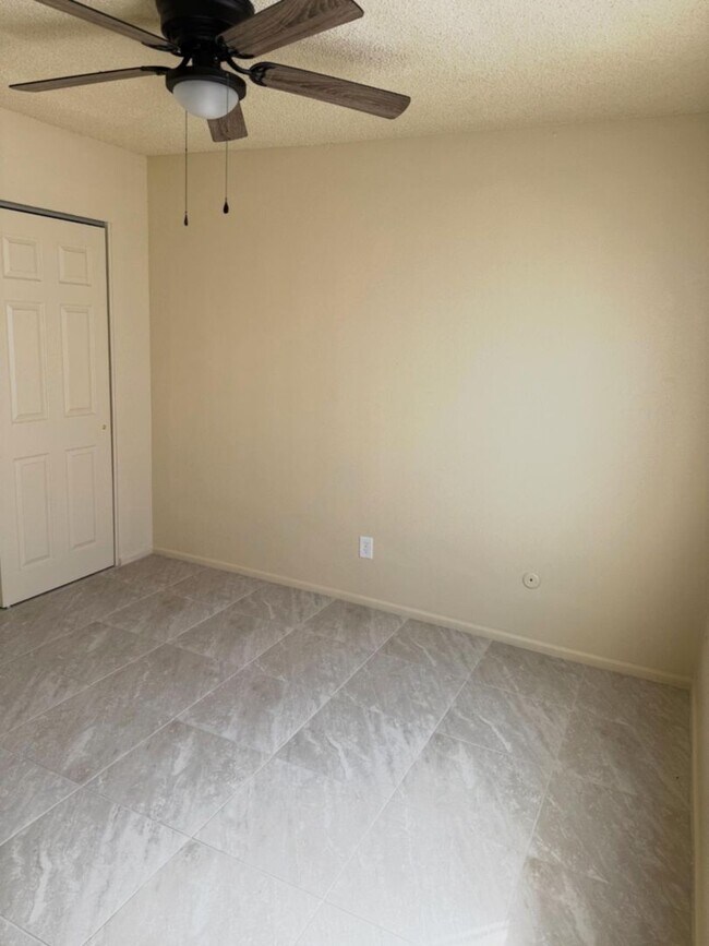 Building Photo - Triplex - Ave A