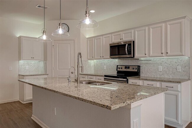 Building Photo - 1017 White Birch Ln