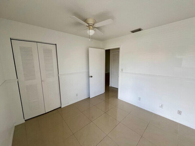 Building Photo - 9431 Boca Cove Cir