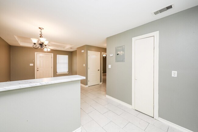 Building Photo - 205 W San Carlos St