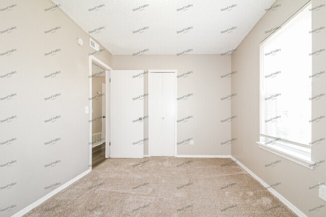 Building Photo - 613 Ramblin Oaks Dr