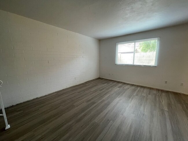 Building Photo - 2 bdrm 1.5 bath. South Scottsdale (McDowel...