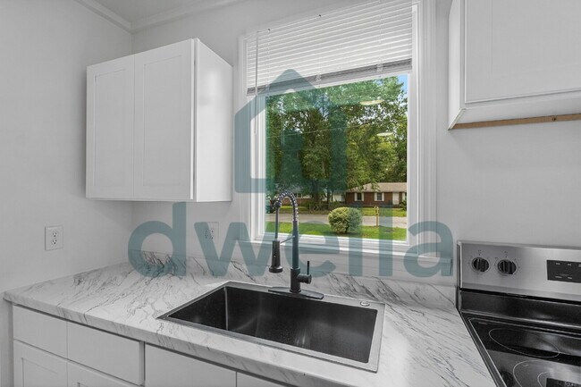 Building Photo - Completely Renovated 3-Bedroom Home | Stunning Kitchen | Convenient Sumter Location