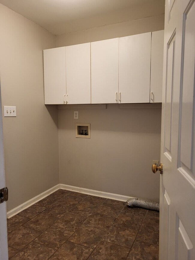 Building Photo - 3 bedroom home in Denver