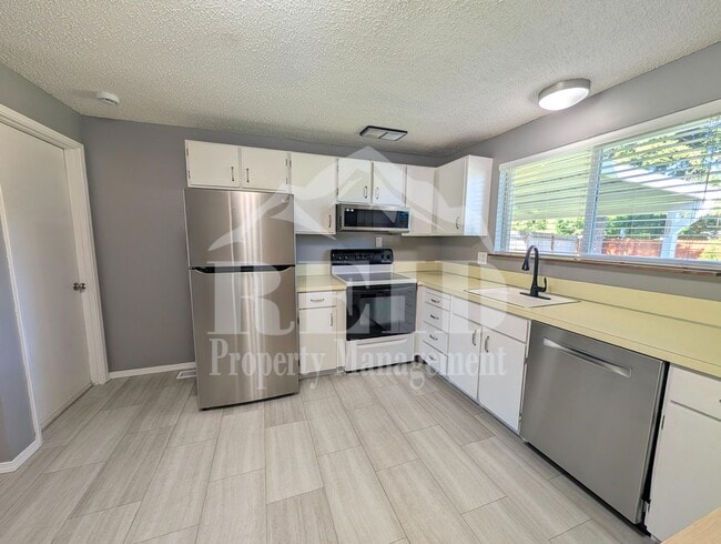 Building Photo - Comfortable Single-Story Rambler in Central Kitsap