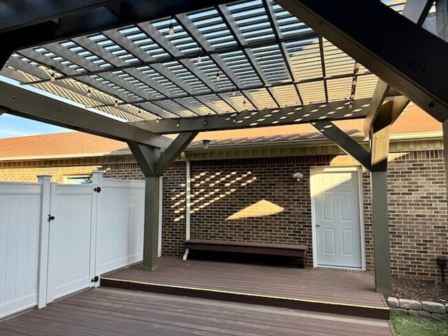 Building Photo - MOVE IN SPECIAL-Luxury in the heart of Madison with a 2 car garage