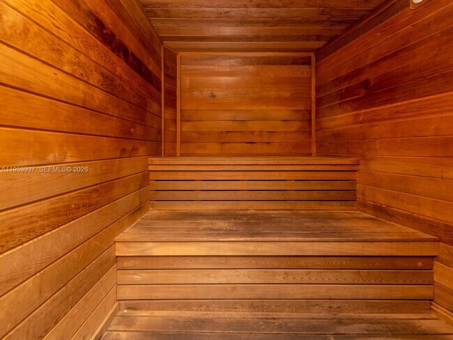 Building Photo - 888 Brickell Key Dr