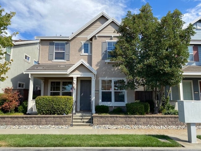 Primary Photo - Cute Roseville home walking distance to Ki...