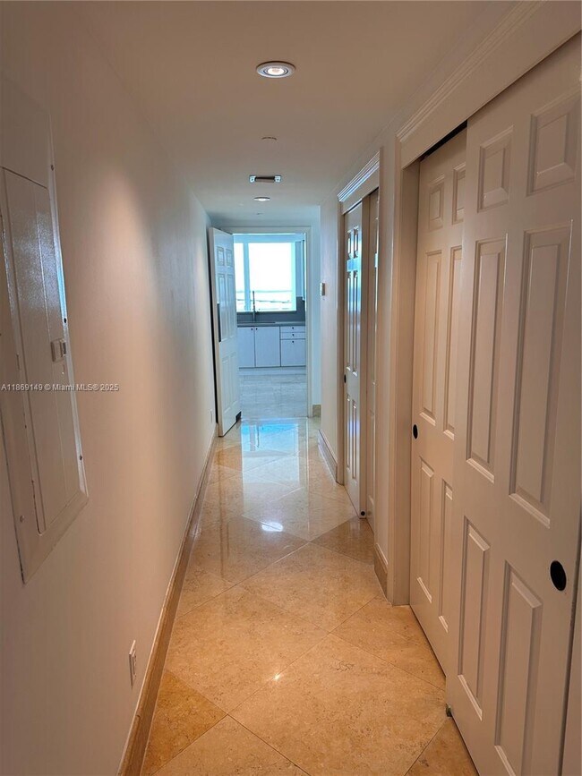Building Photo - 1643 Brickell Ave