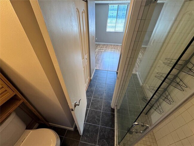 Building Photo - 201 W Laurel St