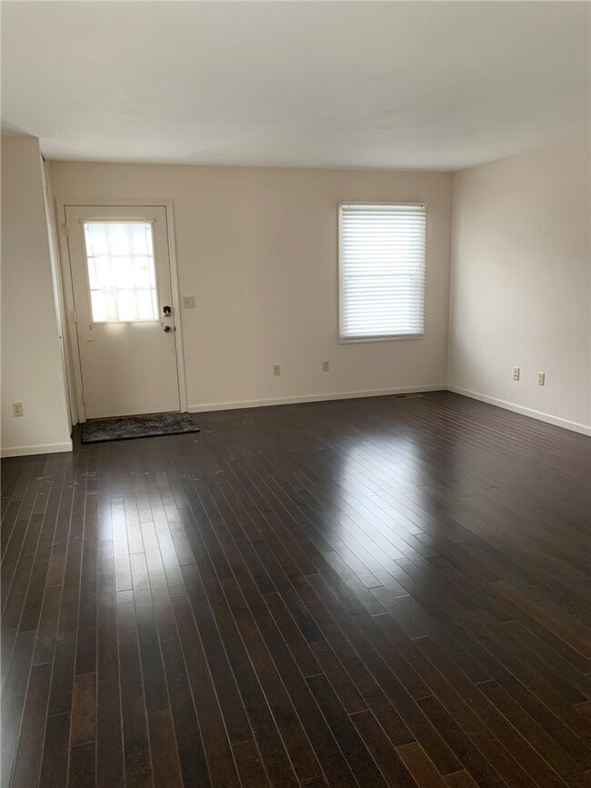 Building Photo - 26 Heron Way S